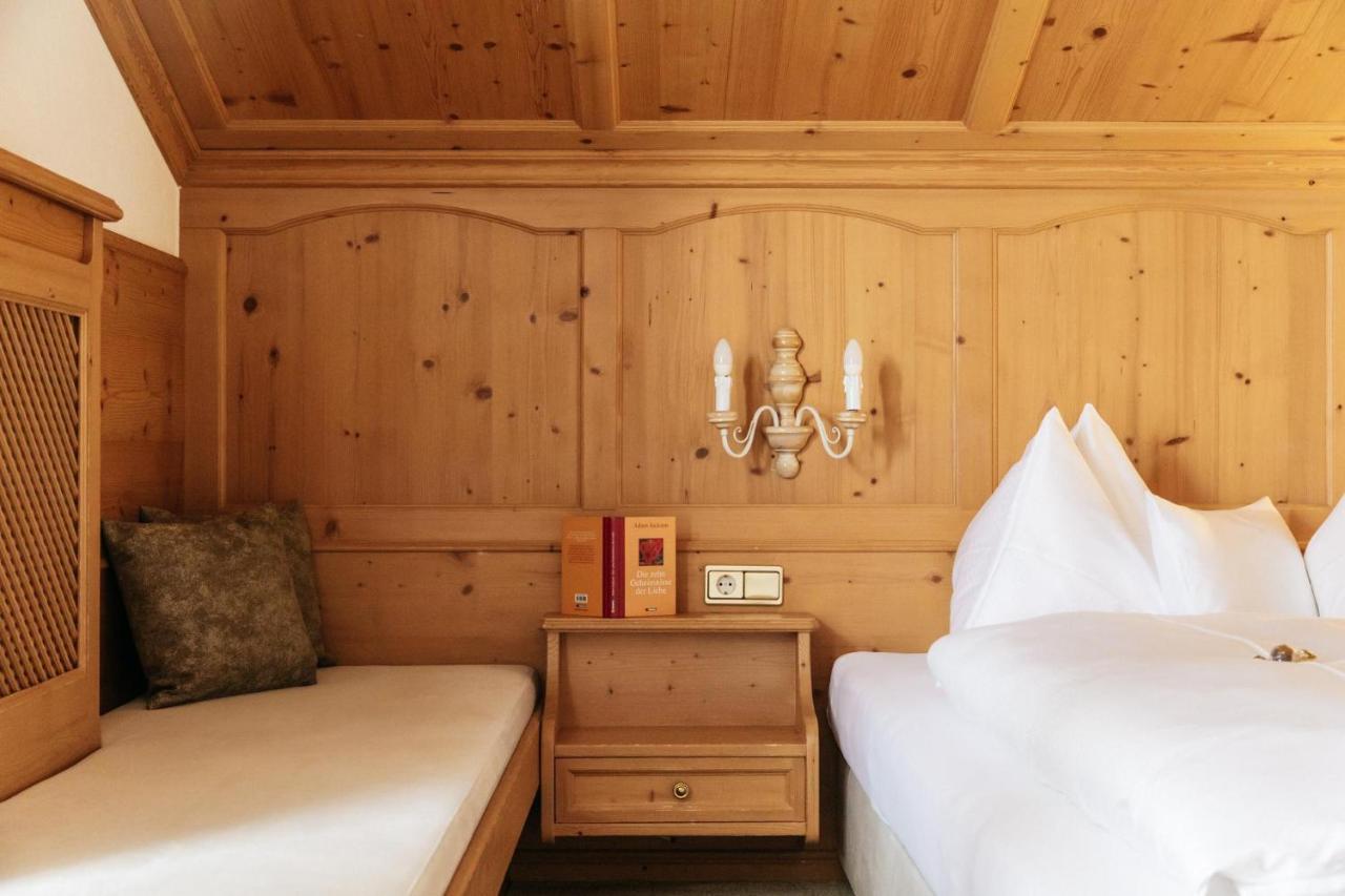 Hotel Kristall เลคอัมอาร์ลแบร์ก ภายนอก รูปภาพ