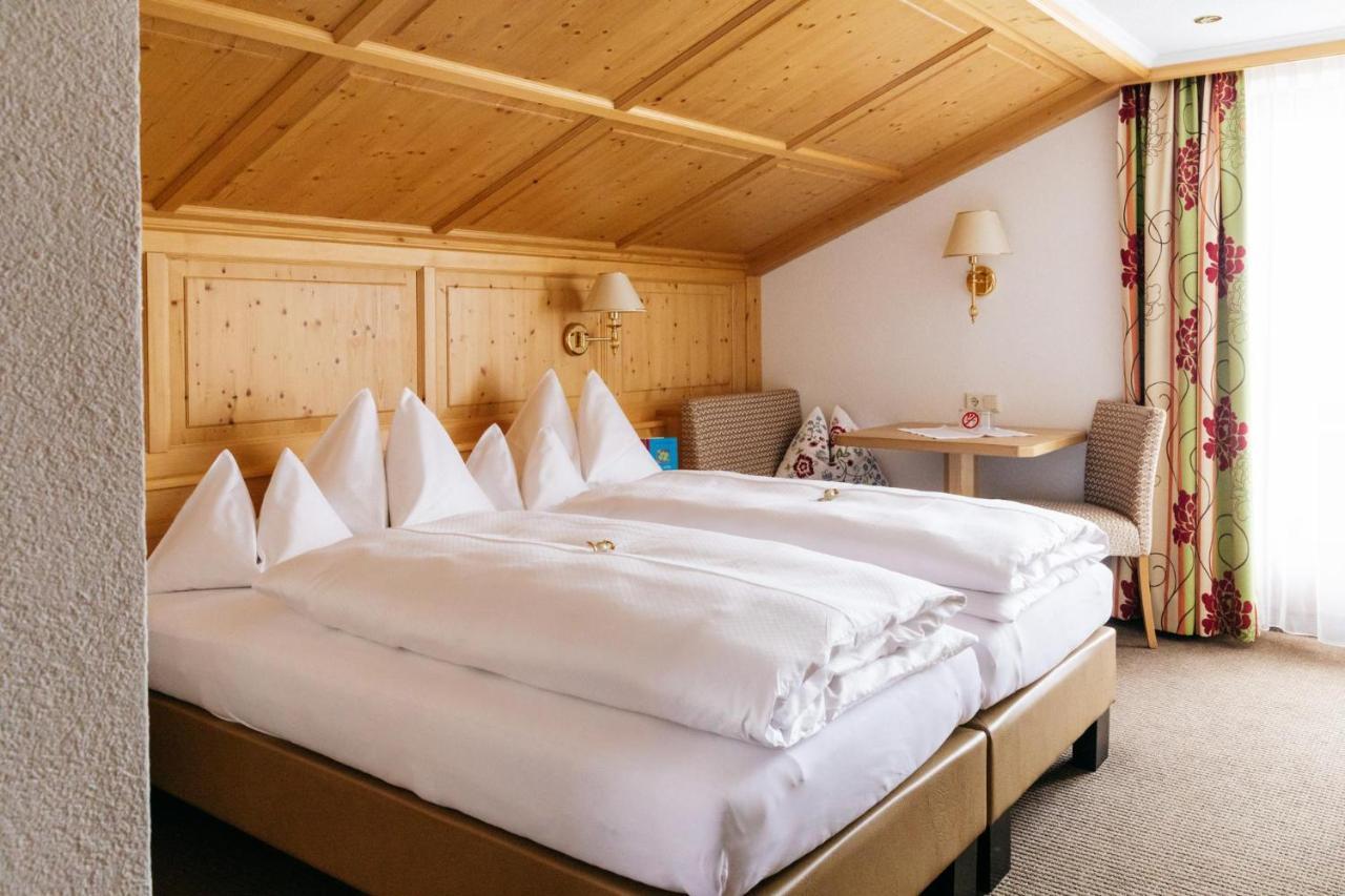 Hotel Kristall เลคอัมอาร์ลแบร์ก ภายนอก รูปภาพ