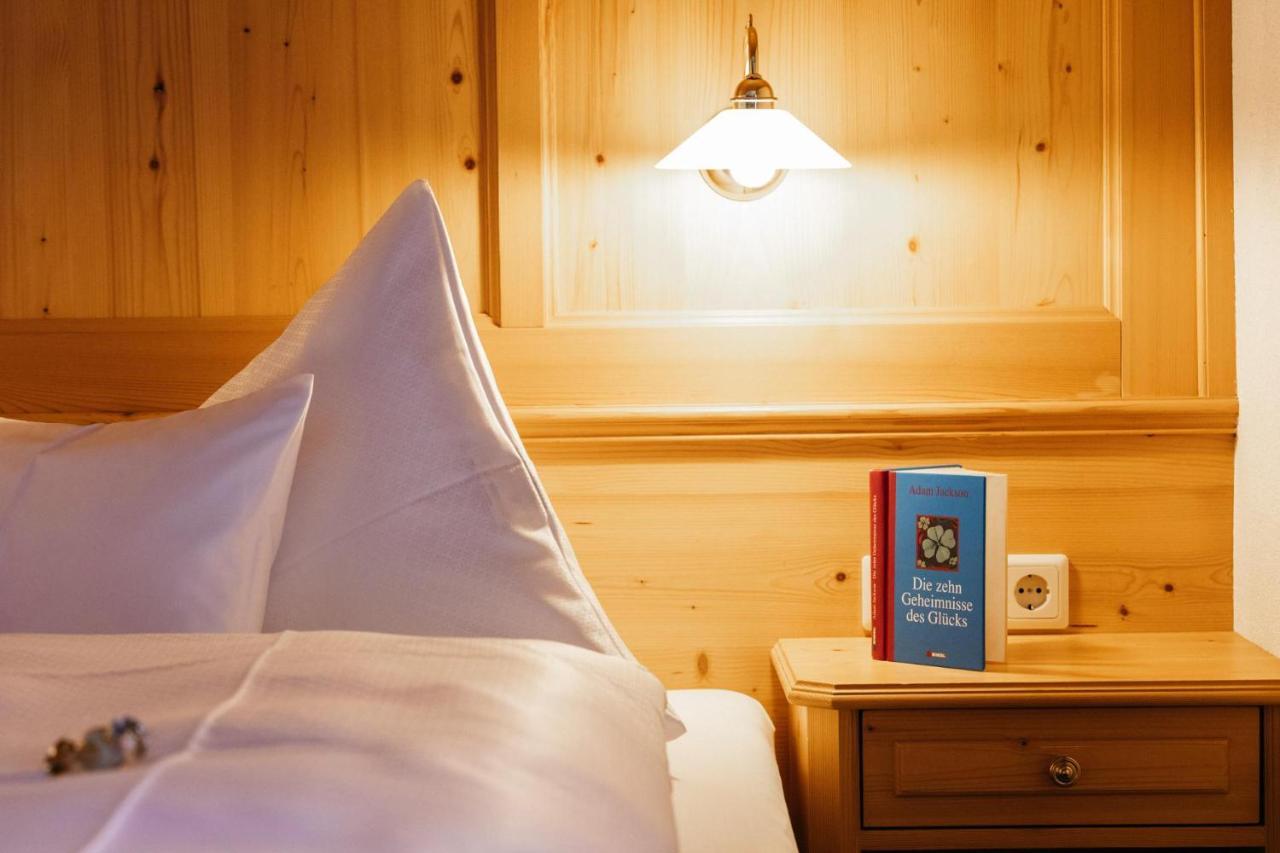 Hotel Kristall เลคอัมอาร์ลแบร์ก ภายนอก รูปภาพ
