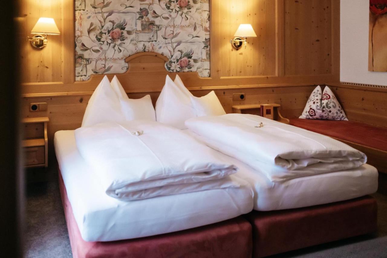 Hotel Kristall เลคอัมอาร์ลแบร์ก ภายนอก รูปภาพ