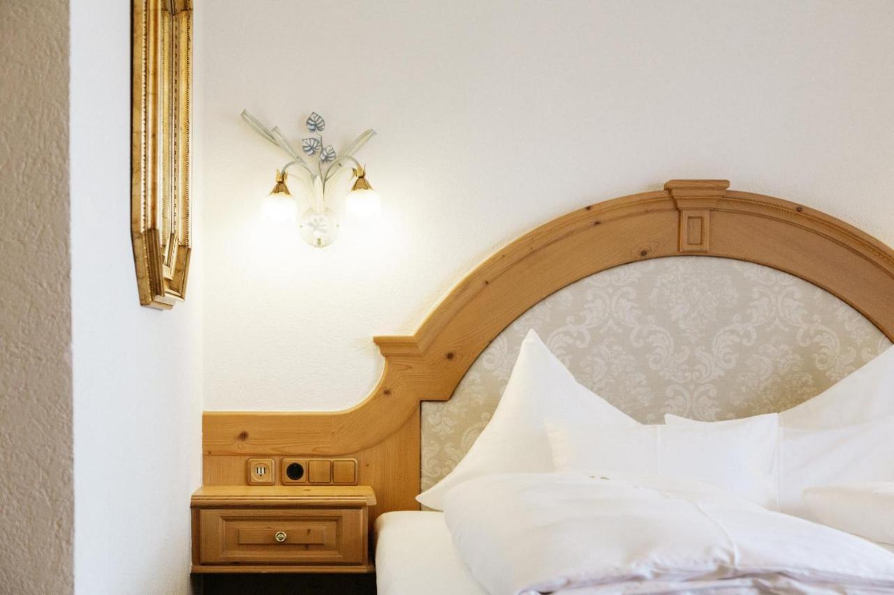 Hotel Kristall เลคอัมอาร์ลแบร์ก ภายนอก รูปภาพ