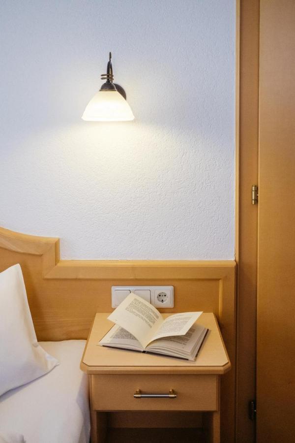 Hotel Kristall เลคอัมอาร์ลแบร์ก ภายนอก รูปภาพ