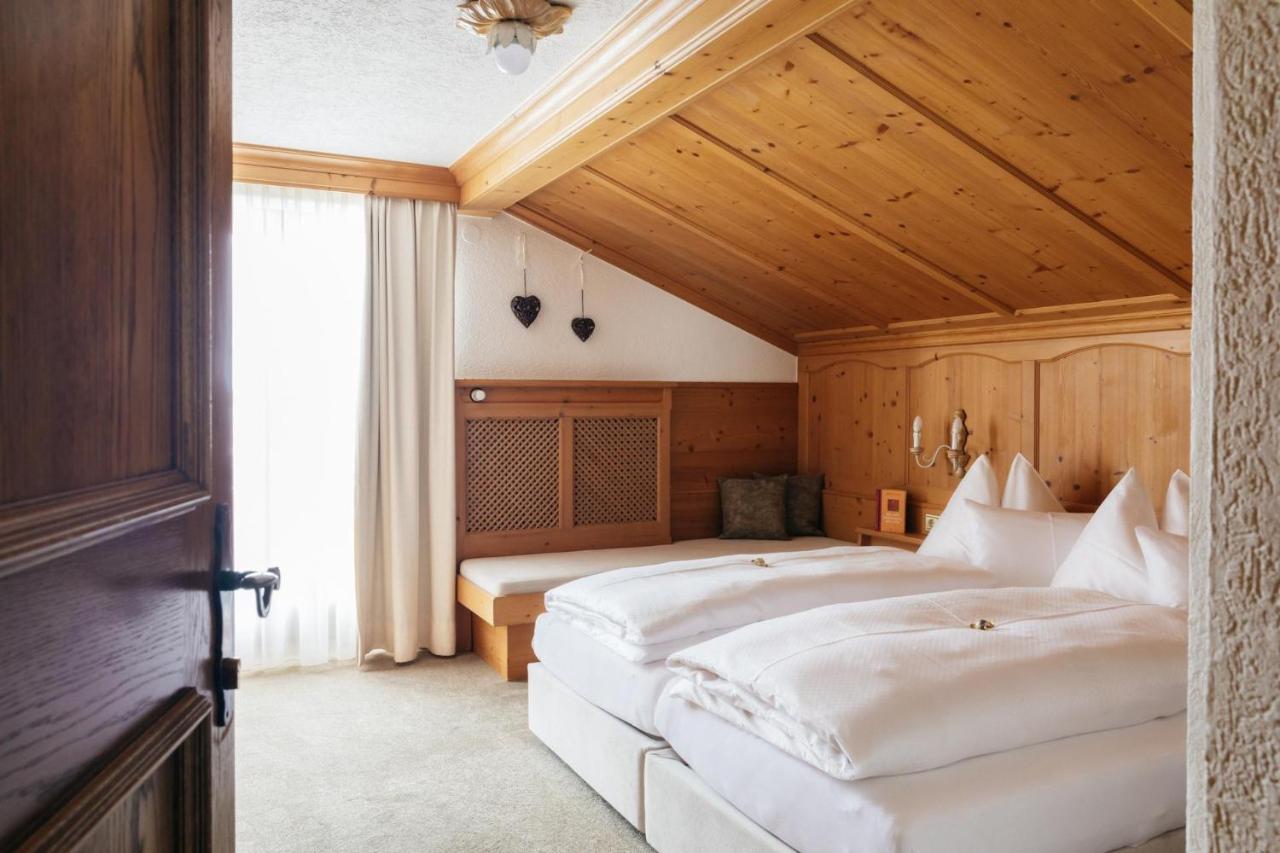 Hotel Kristall เลคอัมอาร์ลแบร์ก ภายนอก รูปภาพ