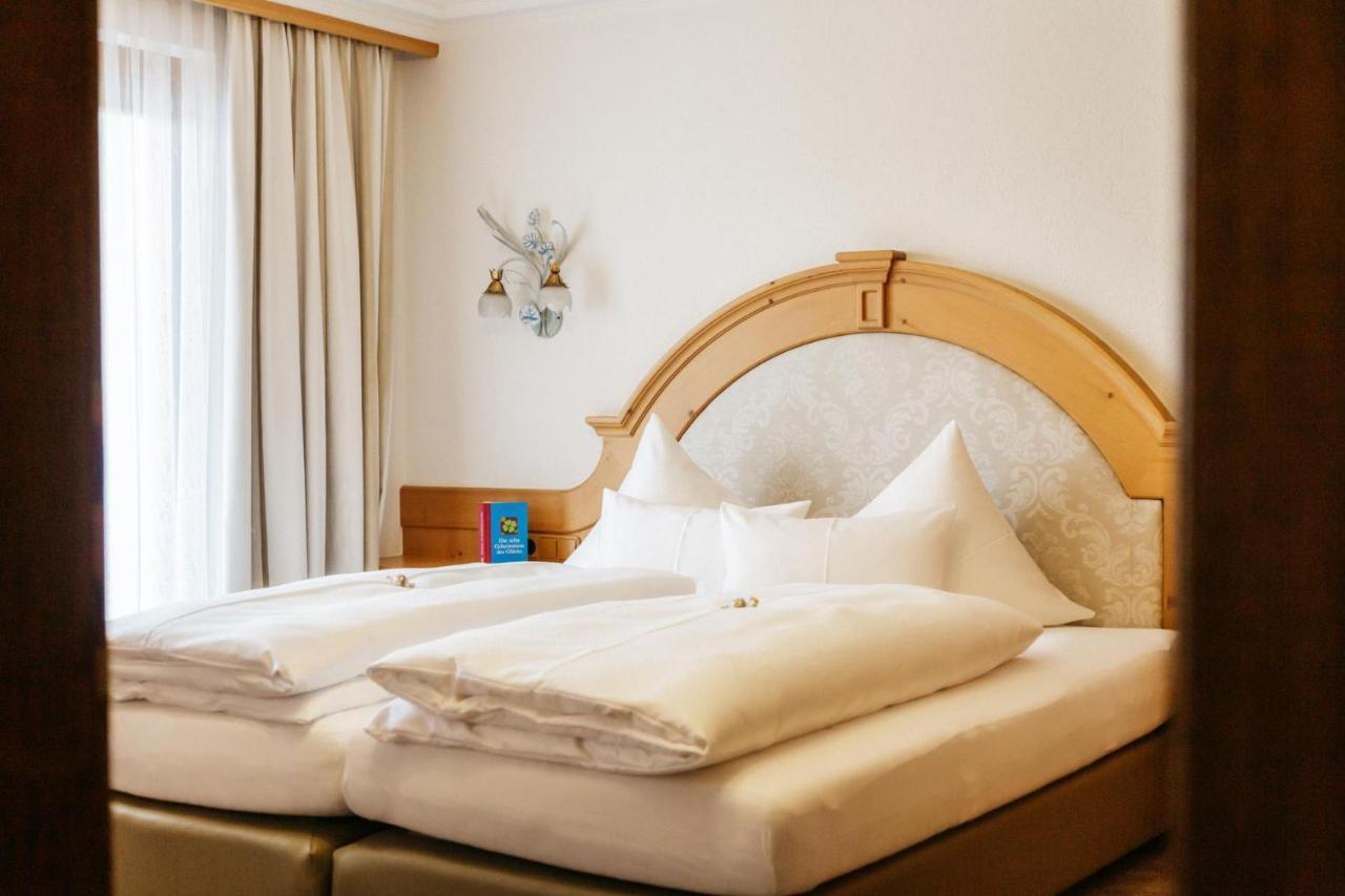 Hotel Kristall เลคอัมอาร์ลแบร์ก ภายนอก รูปภาพ