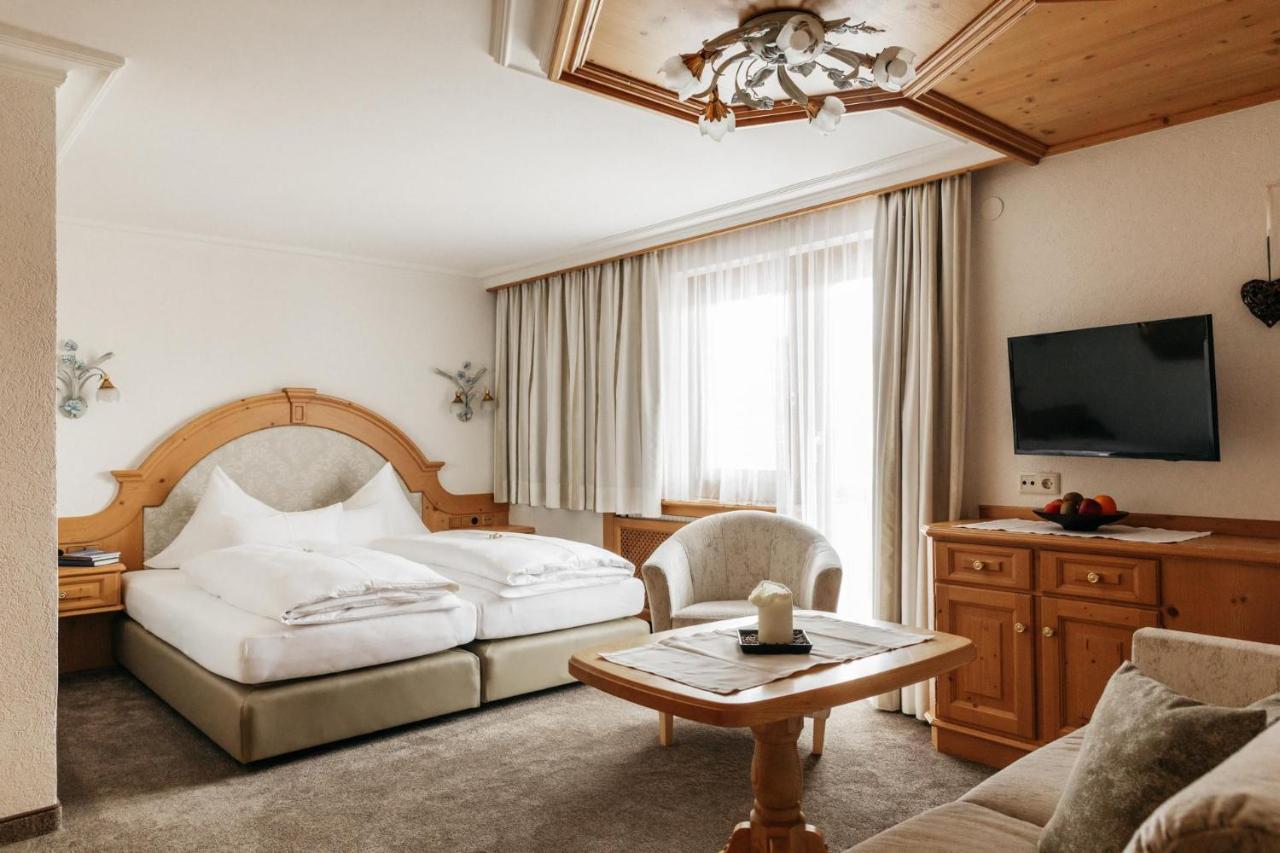 Hotel Kristall เลคอัมอาร์ลแบร์ก ภายนอก รูปภาพ