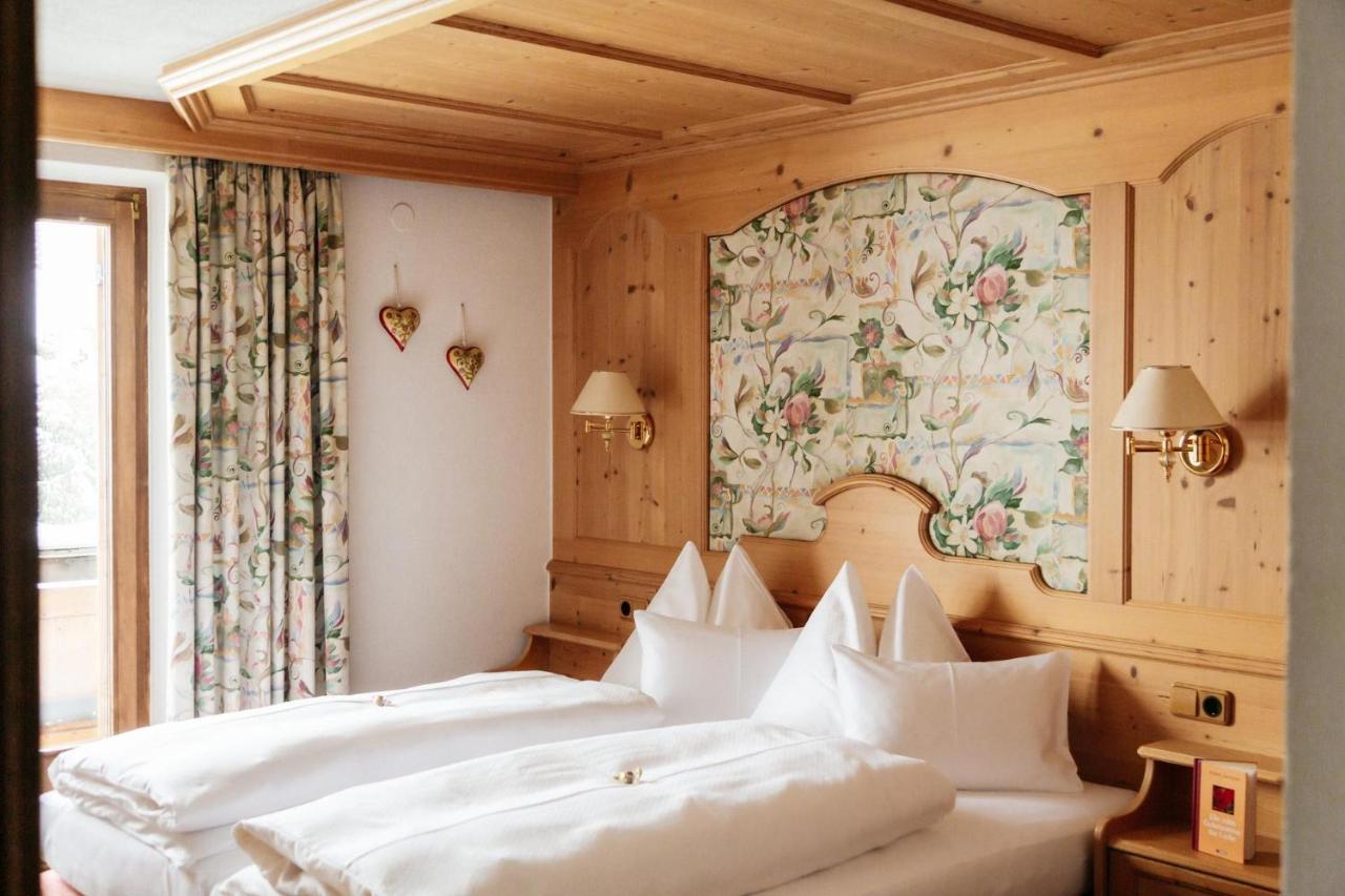 Hotel Kristall เลคอัมอาร์ลแบร์ก ภายนอก รูปภาพ