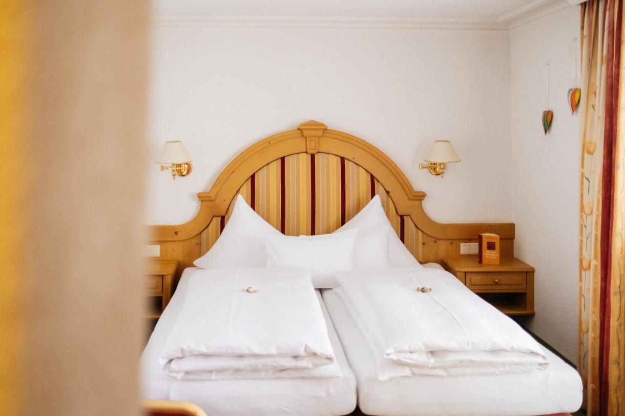 Hotel Kristall เลคอัมอาร์ลแบร์ก ภายนอก รูปภาพ