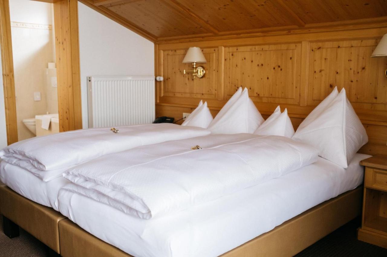 Hotel Kristall เลคอัมอาร์ลแบร์ก ภายนอก รูปภาพ