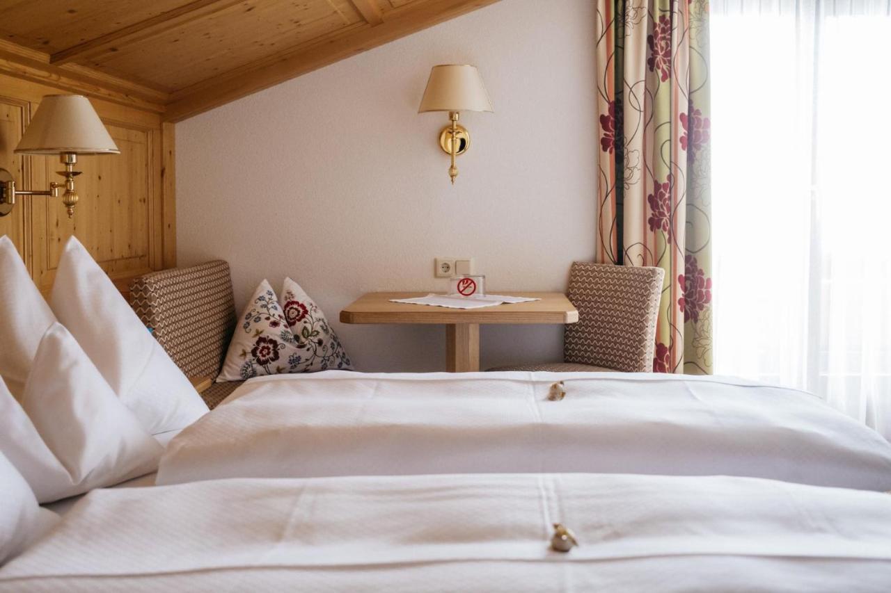 Hotel Kristall เลคอัมอาร์ลแบร์ก ภายนอก รูปภาพ