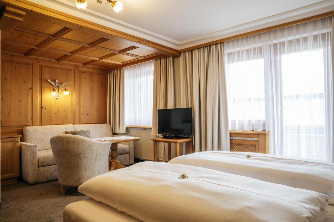 Hotel Kristall เลคอัมอาร์ลแบร์ก ภายนอก รูปภาพ