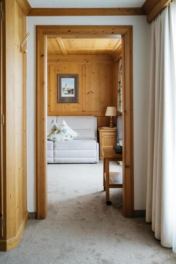 Hotel Kristall เลคอัมอาร์ลแบร์ก ภายนอก รูปภาพ