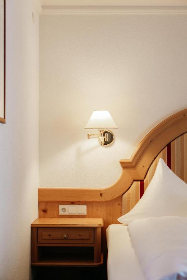 Hotel Kristall เลคอัมอาร์ลแบร์ก ภายนอก รูปภาพ