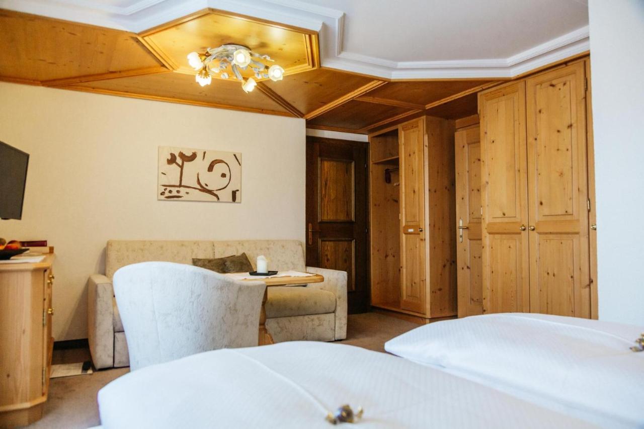 Hotel Kristall เลคอัมอาร์ลแบร์ก ภายนอก รูปภาพ
