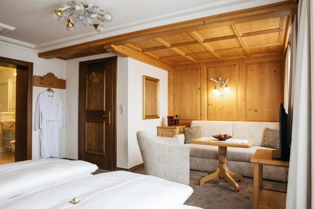 Hotel Kristall เลคอัมอาร์ลแบร์ก ภายนอก รูปภาพ