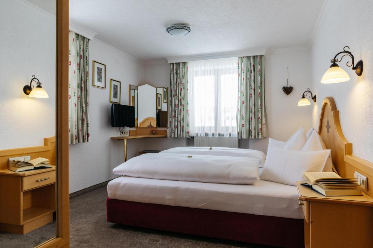 Hotel Kristall เลคอัมอาร์ลแบร์ก ภายนอก รูปภาพ