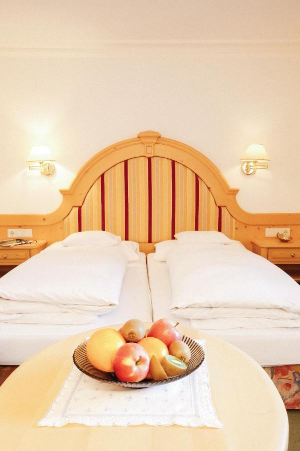 Hotel Kristall เลคอัมอาร์ลแบร์ก ภายนอก รูปภาพ
