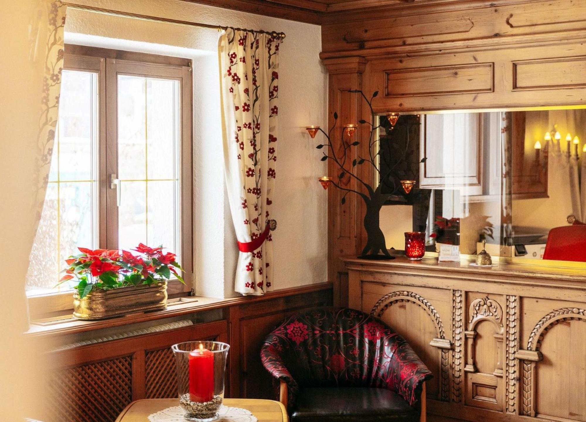 Hotel Kristall เลคอัมอาร์ลแบร์ก ภายนอก รูปภาพ